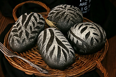 墨鱼软欧面包（四种整形手法）: