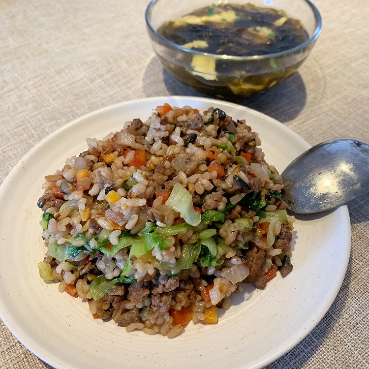 低脂增肌牛肉时蔬炒糙米饭的做法