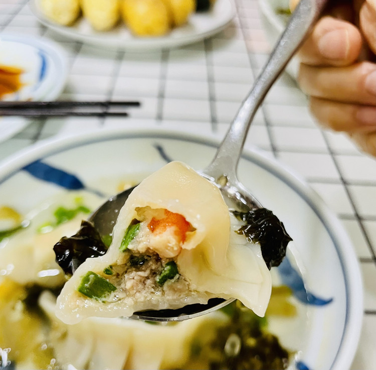 简单的搭配吃最美味的韭菜水饺的做法