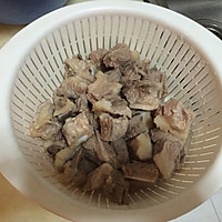 红萝卜烧排骨的做法图解4