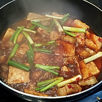 五花肉炖豆腐的做法图解4