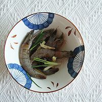 #精致一人食# 蒜蓉粉丝蛤蜊烤虾的做法图解2