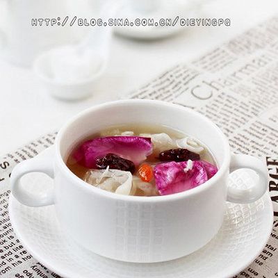玫瑰醪糟银耳羹