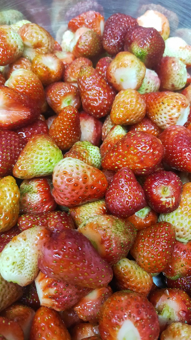 极简方式做草莓罐头的做法