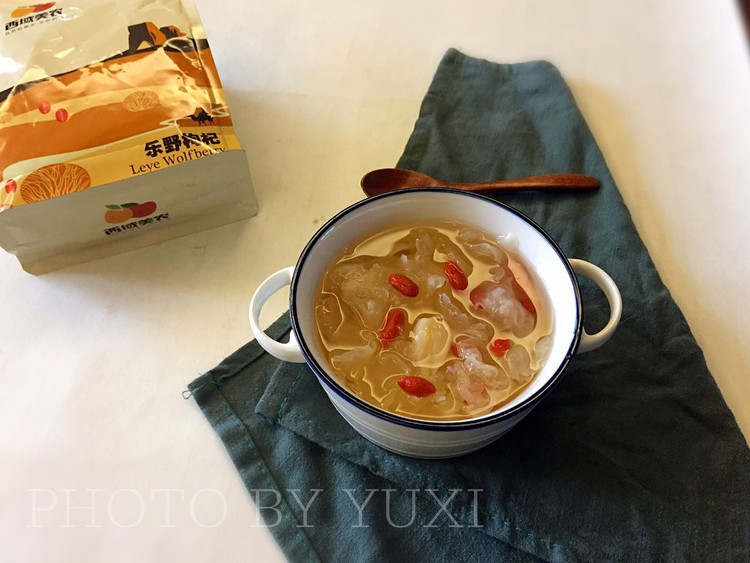 银耳百合枸杞汤的做法