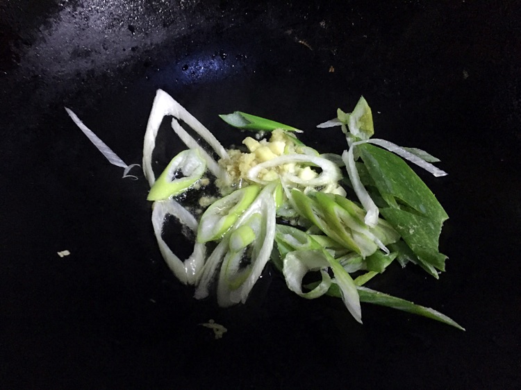 葱爆孜然羊肉的做法图解2