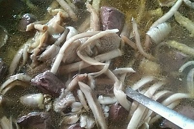 鸡杂荔枝菌汤