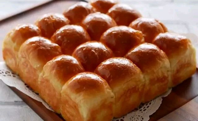 最简单面包做法：不用蒸不用烤，香甜又软。
