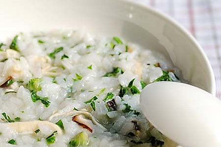 巧手煮米粥：荠菜香菇鸡丝粥的做法
