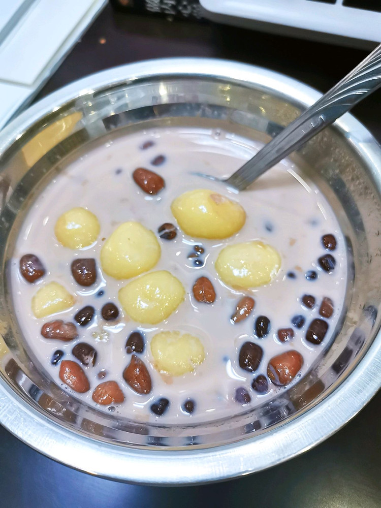 暖心暖胃奶香红豆丸子汤的做法