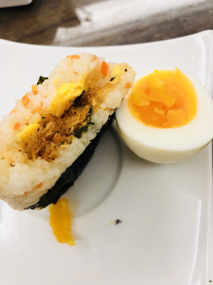 紫菜肉松饭团的做法