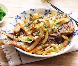 葱爆黄鱼的做法