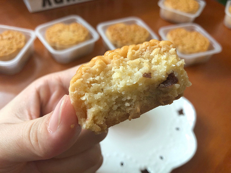 简单易做！椰蓉蔓越莓奶香月饼巨好吃！的做法