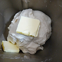咸蛋黄培根熔岩面包的做法图解1