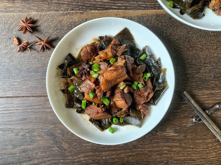 海带烧鸭肉的做法