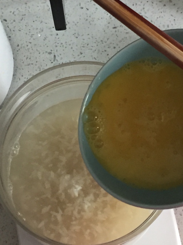 温馨早餐之桂花酒酿蛋的做法图解3