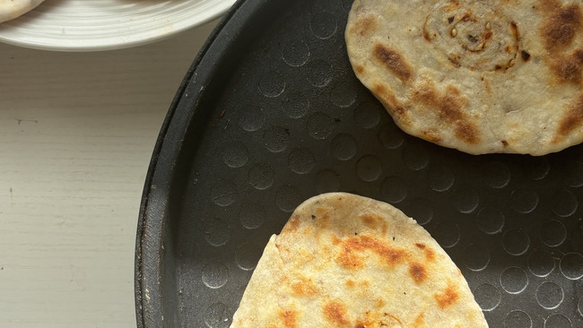 麻辣饼（材料换一换就是葱花饼）的做法