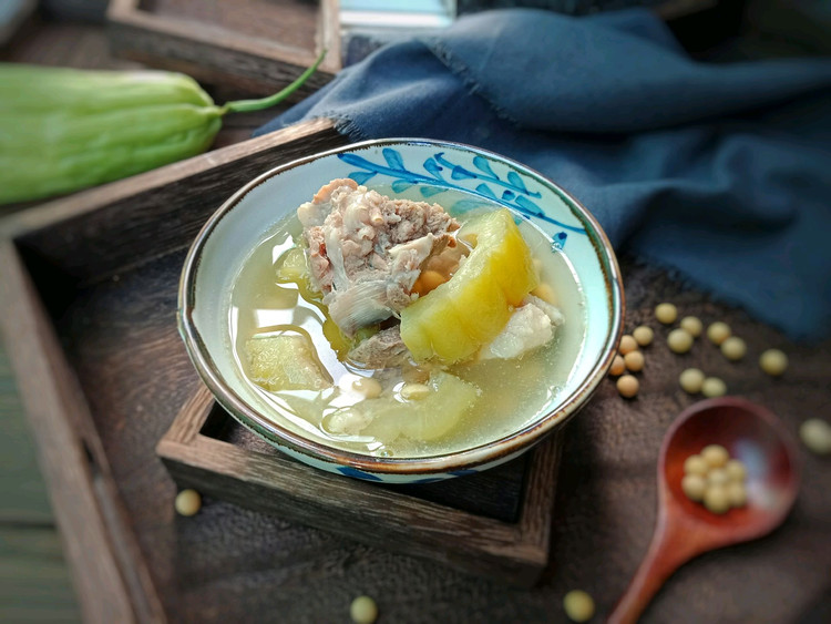苦瓜黄豆排骨汤的做法