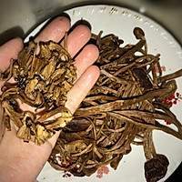 茶树菇竹荪淮山汤的做法图解3