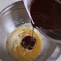 当巧克力遇到面粉的完全结合--巧克力蛋糕的做法图解5