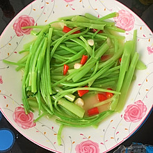 小米辣炒空心菜，清脆可口