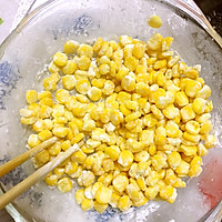 蛋黄焗玉米粒的做法图解3