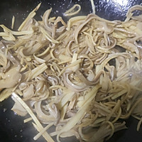 茭白炒猪肚的做法图解4