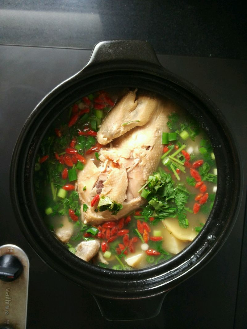 Stewed chicken soup with secret herbs