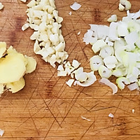 腊肠豆角焖饭#松下多面美味#的做法图解3