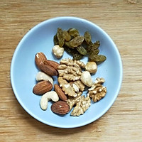 芒果虾仁坚果沙拉的做法图解6
