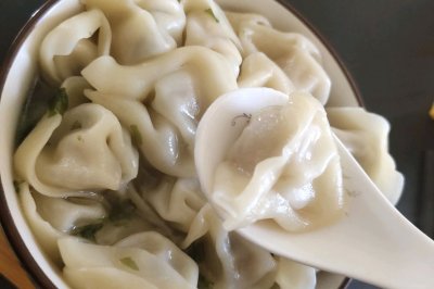 煮速冻馄饨（云吞）