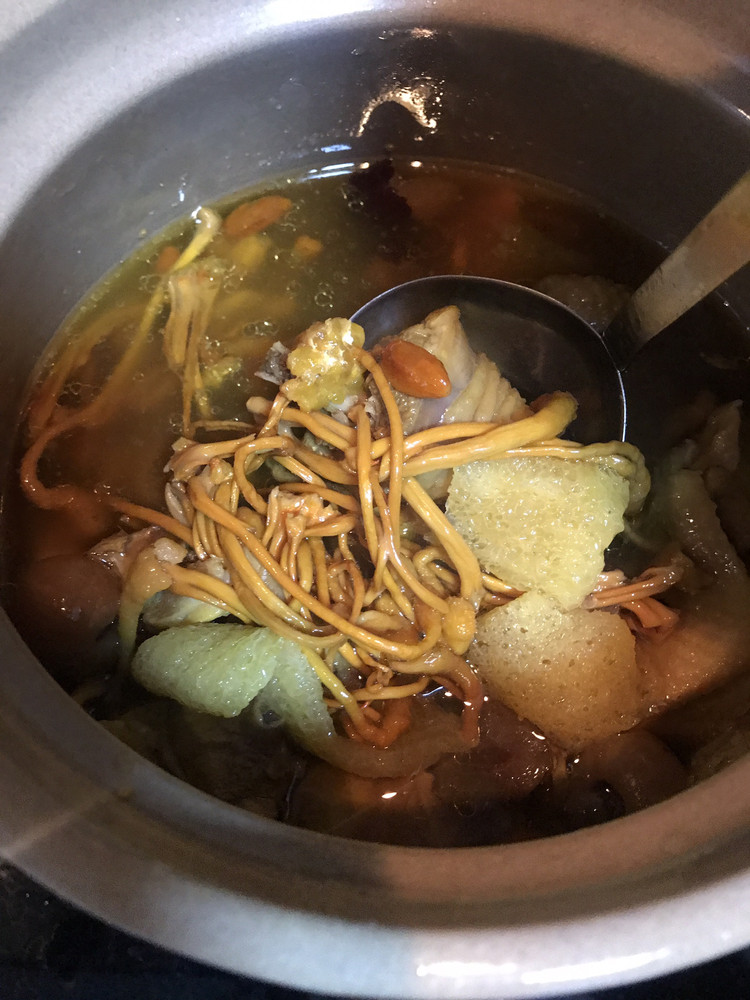 竹荪虫草花土鸡汤的做法
