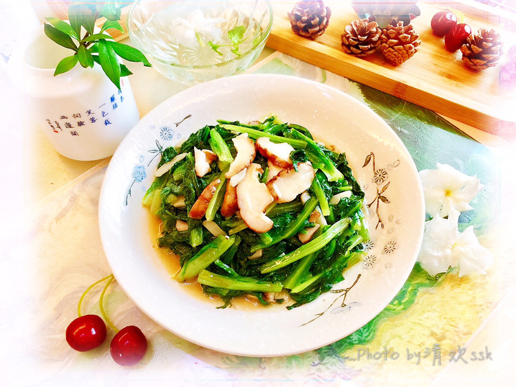 低热量，高营养-香菇油麦菜的做法