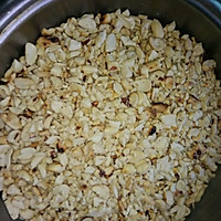 好吃的芝麻花生糖的做法图解1