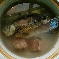 鲫鱼猪骨淮山枸杞汤的做法图解4