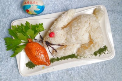 小兔吃胡萝卜米饭
