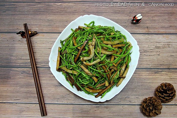 顺小煮-香干芦蒿炒咸肉的做法