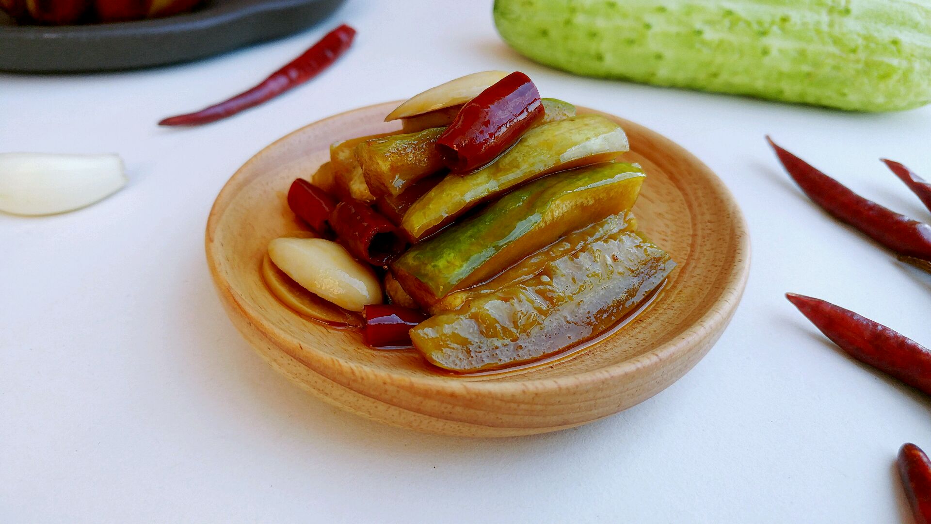 Crispy melon with sour garlic and sweet spicy oil