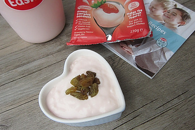 葡萄干草莓味酸奶