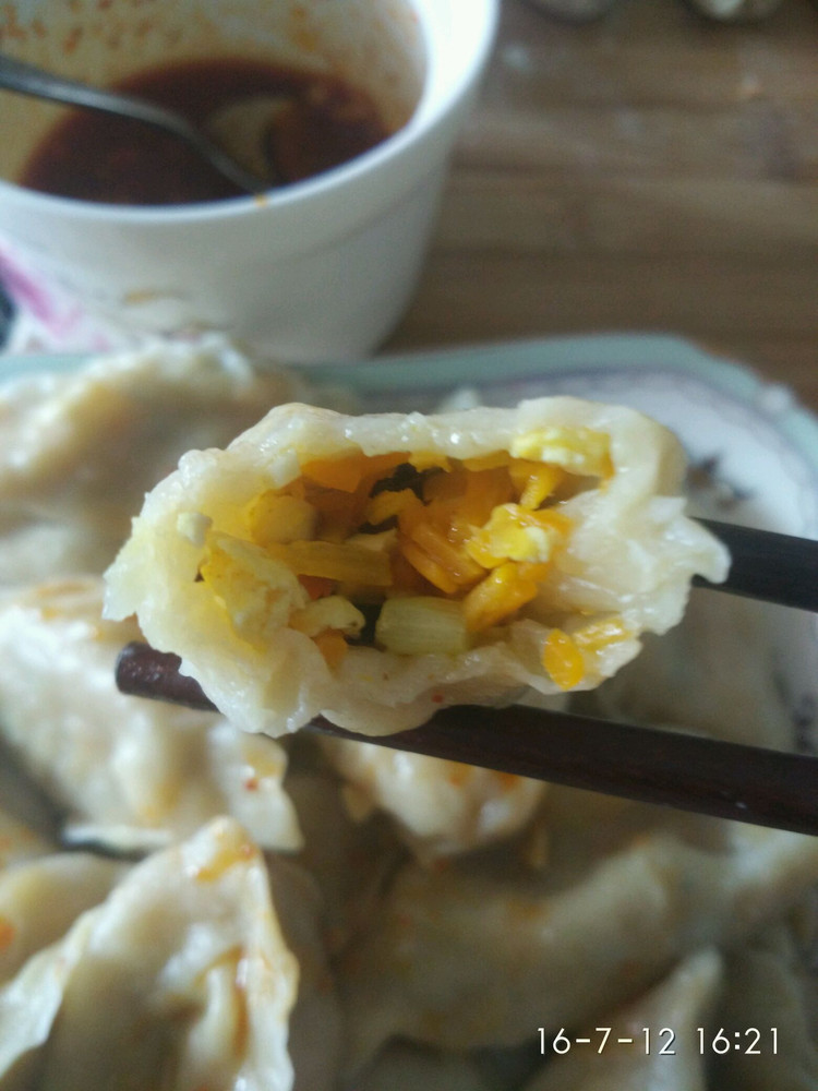 香菇胡萝卜鸡蛋饺子的做法