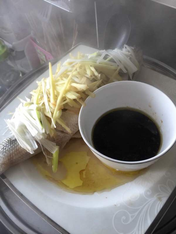 清蒸鲈鱼的做法