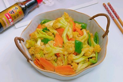 青椒炒菜花