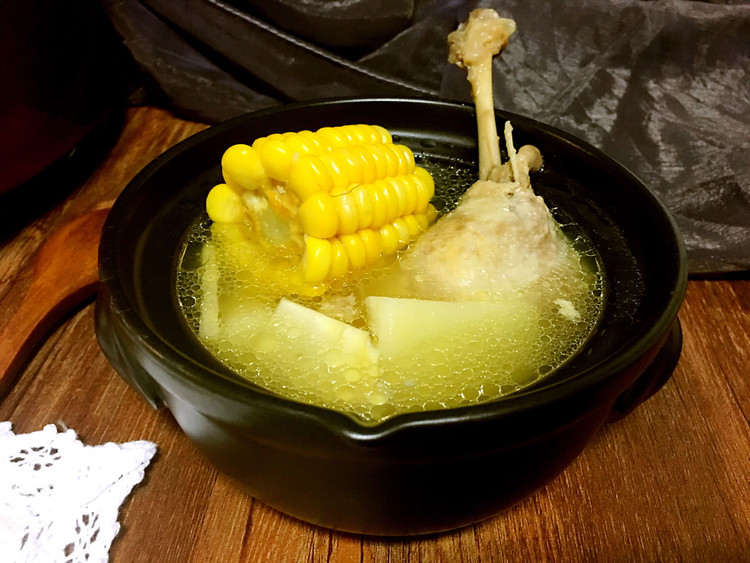春笋玉米山药鸭腿煲的做法