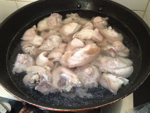 妈妈拿手菜 - 豆豉焖猪蹄的做法图解3