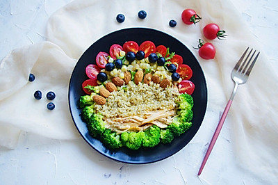 藜麦蔬菜鸡肉沙拉——夏季减脂餐