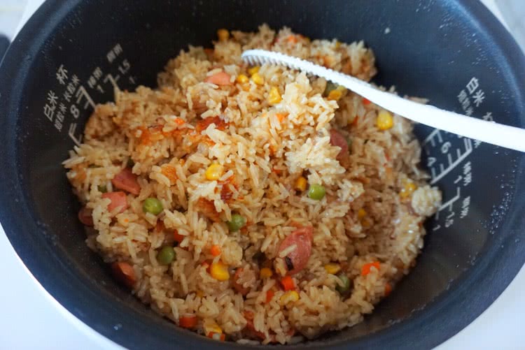 香肠杂蔬煲仔饭#松下饭煲年味#的做法图解7