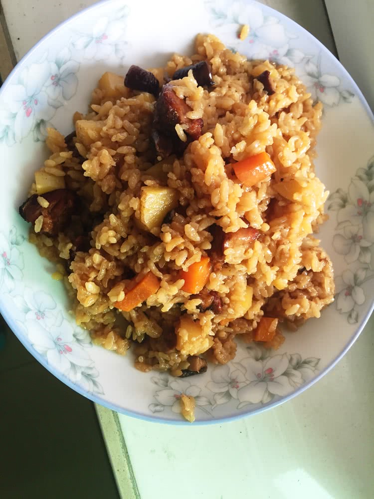 胡萝卜土豆鸡腿焖饭