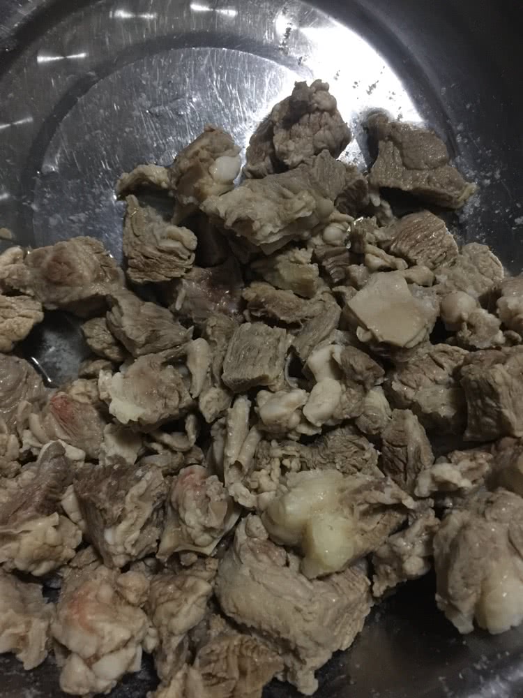 番茄牛腩汤的做法图解1