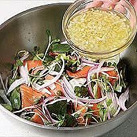 三文鱼蔬菜沙拉的做法图解4