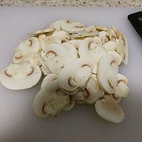 奶香鸡肉蘑菇汤的做法图解3